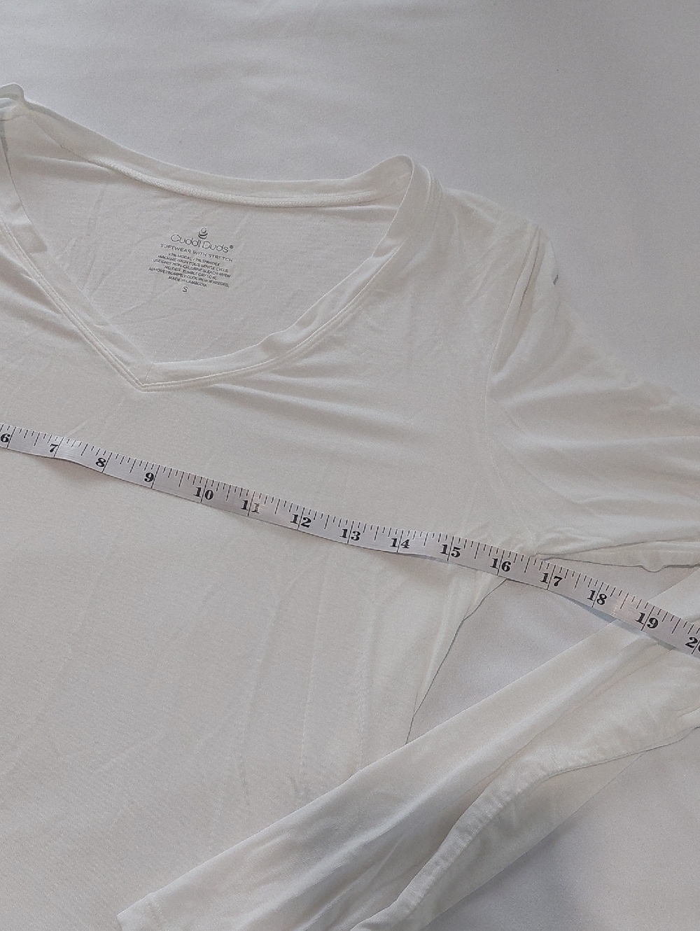 Cuddl Duds Women's White V-Neck Long Sleeve Tee.Size Small - Picture 3 of 5